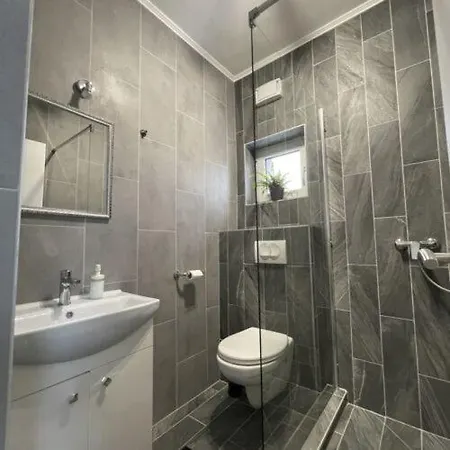 Ulics Vendeghaz Ii * Zalacsány