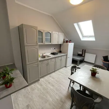 Ulics Vendeghaz Ii *