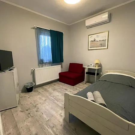 Ulics Vendeghaz Ii 公寓 *