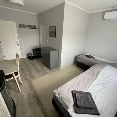 Ulics Vendeghaz Ii 公寓 *