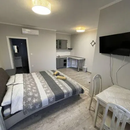 Ulics Vendeghaz Ii *