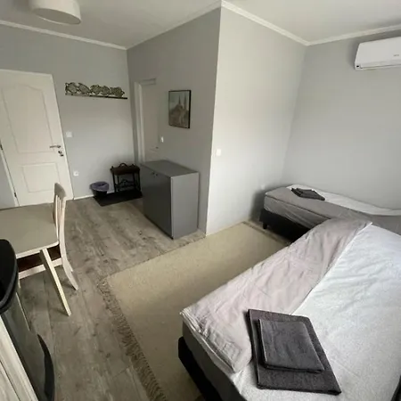 Ulics Vendeghaz Ii 公寓 *