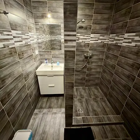 Apartment Ulics Vendeghaz Ii *