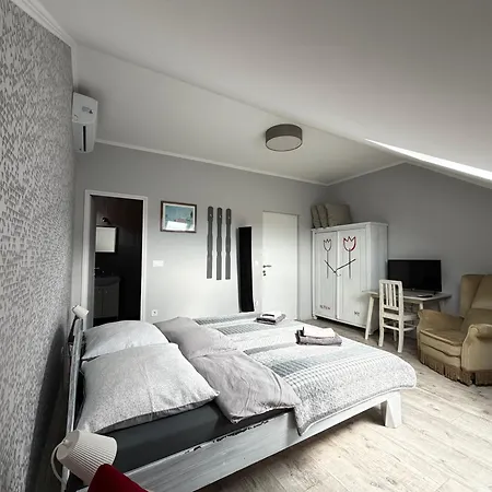 Ulics Vendeghaz Ii Apartment