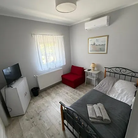 Ulics Vendeghaz Ii Apartment *