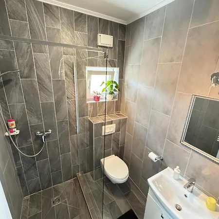 Ulics Vendeghaz Ii Apartment