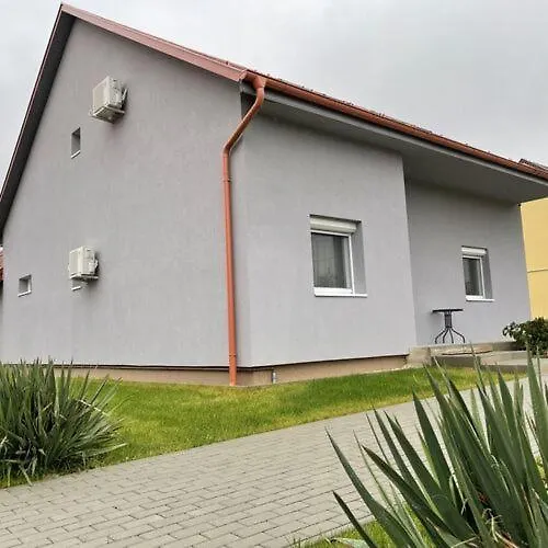 Apartment Ulics Vendeghaz Ii