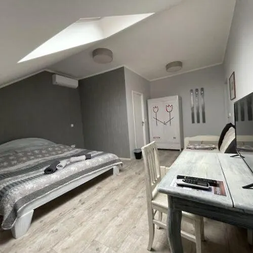 Ulics Vendeghaz Ii * Zalacsány