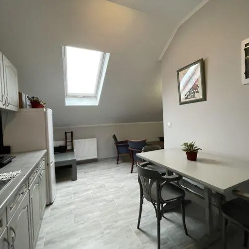 Apartment Ulics Vendeghaz Ii *