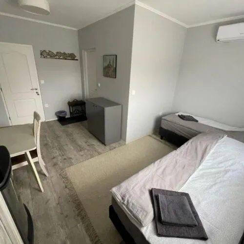 Ulics Vendeghaz Ii Apartment *