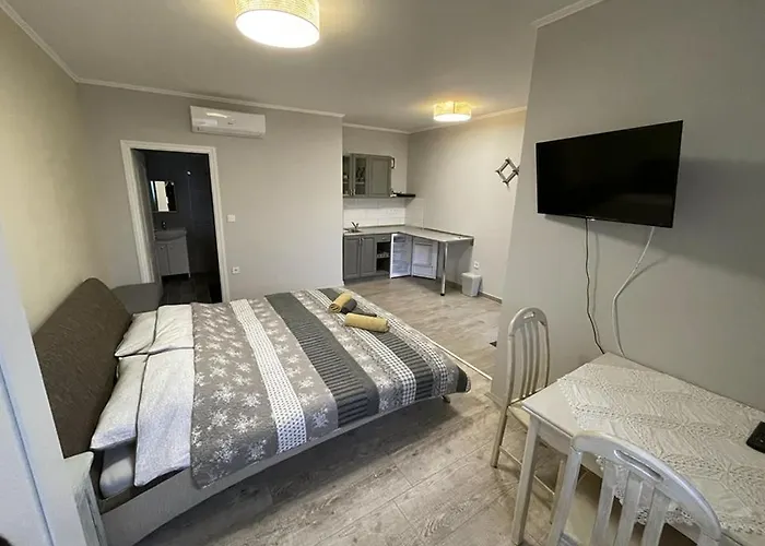 Apartment Ulics Vendeghaz Ii *